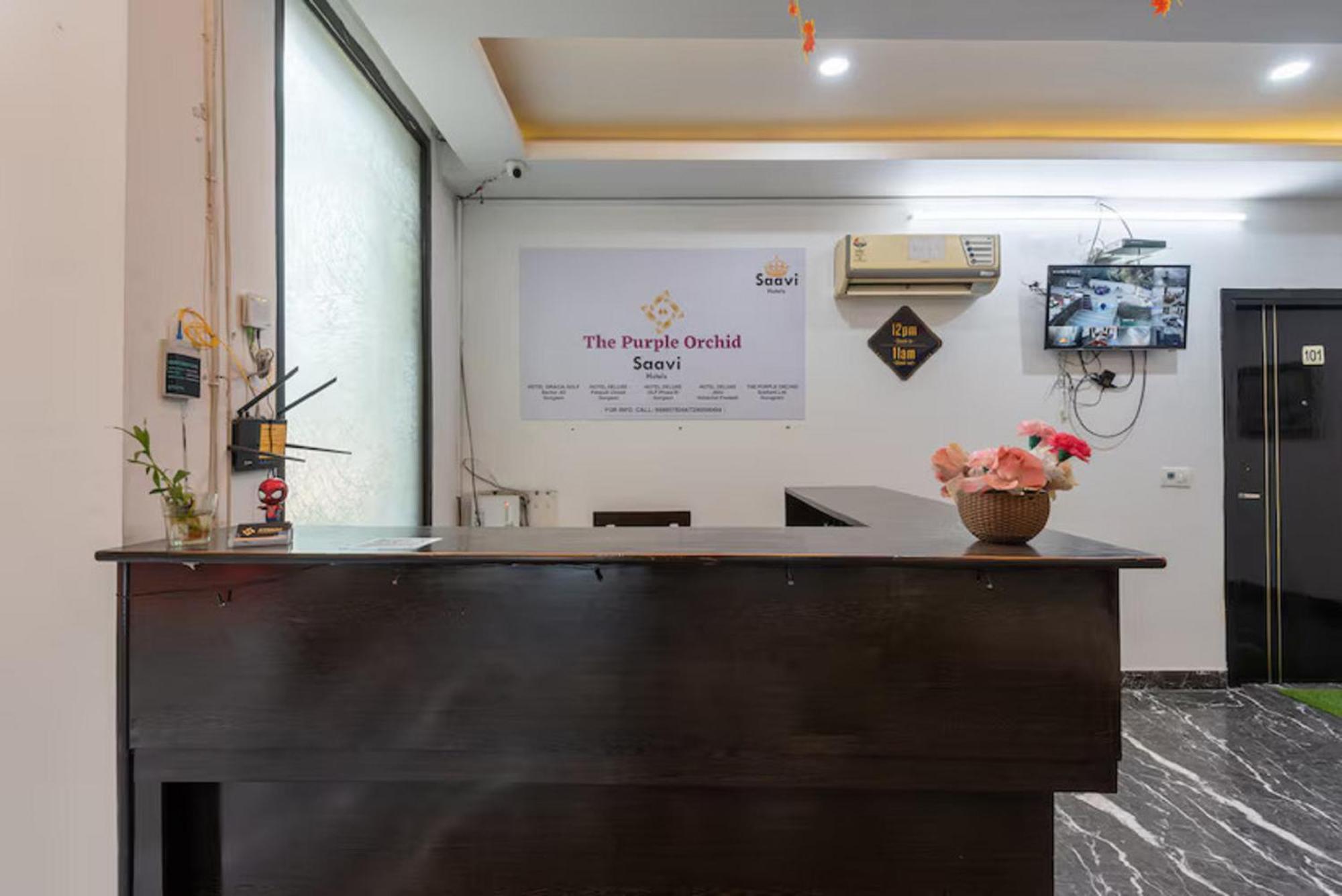 Saavi Hotel Huda City Centre Gurgaon Bagian luar foto